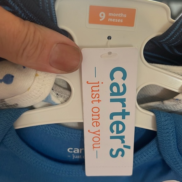 Carters 9 months infant onesies - Picture 5 of 5